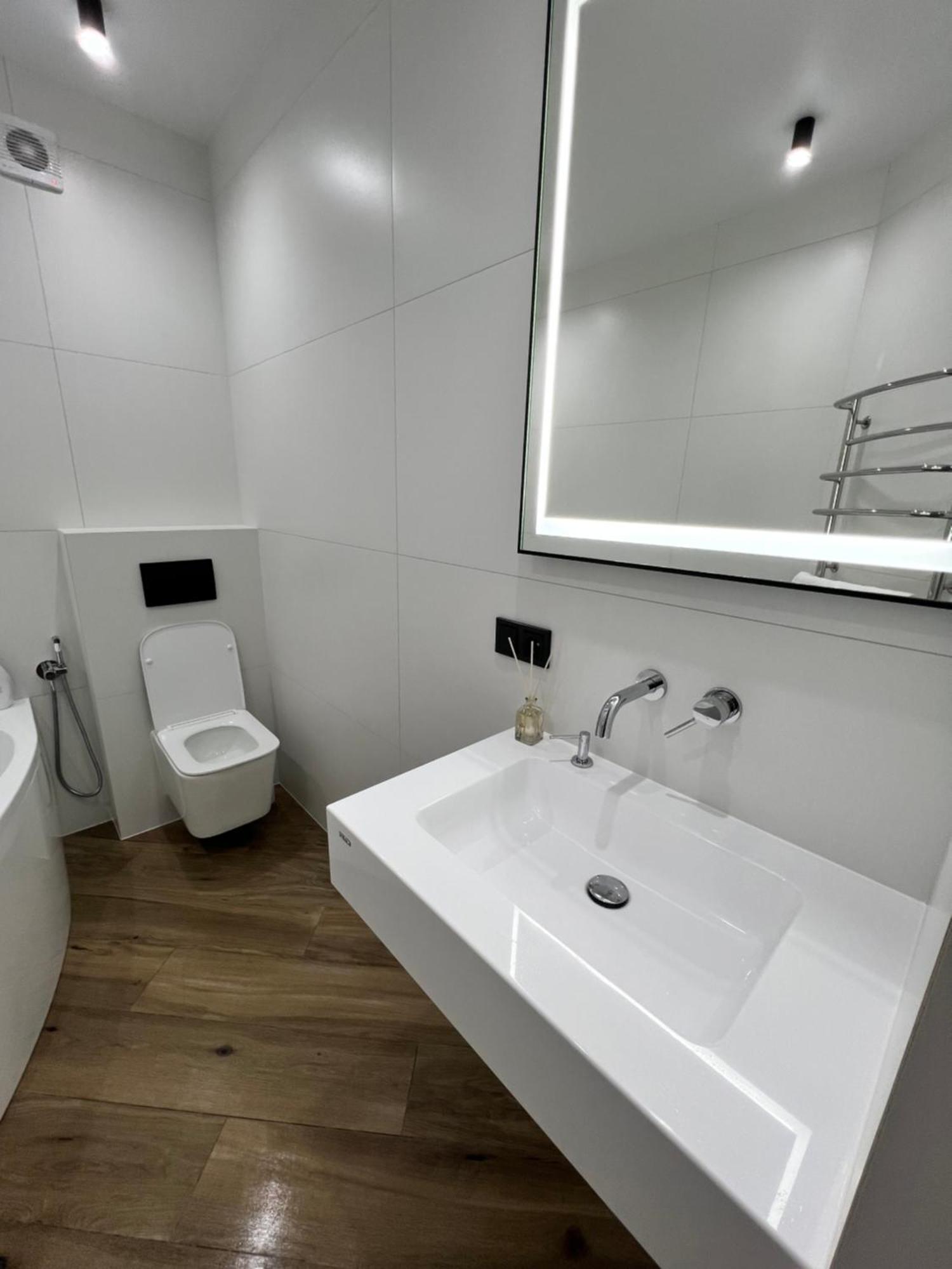 Люкс Апартаменти Район Автовокзалу В Жкарена Та Жк Great House Поблизу Обласноі Лікарні Rivne Dış mekan fotoğraf
