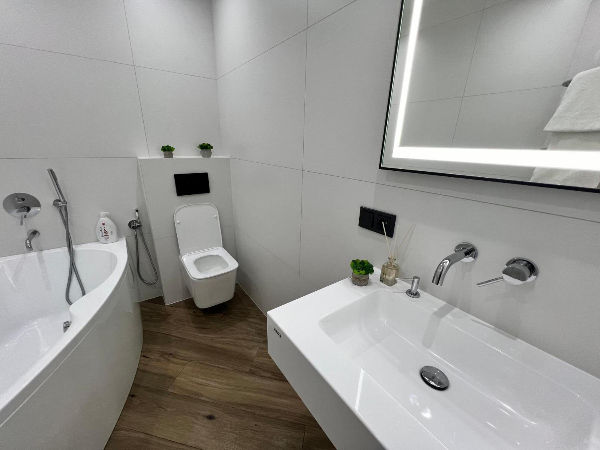 Люкс Апартаменти Район Автовокзалу В Жкарена Та Жк Great House Поблизу Обласноі Лікарні Rivne Dış mekan fotoğraf